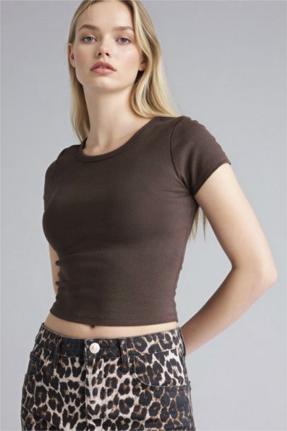 تيشيرت نص ردن مضلع سليم فيت