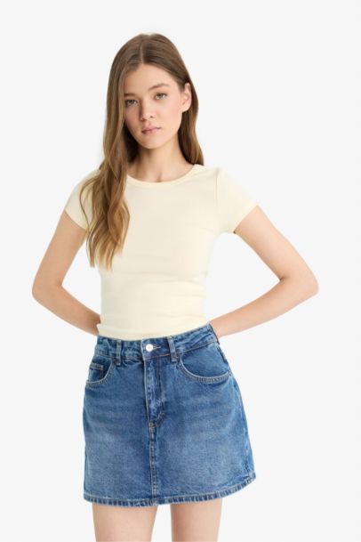 تيشيرت نص كم عادي سليم فيت مضلع