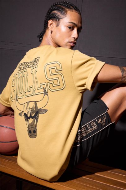 تيشيرت نص كم اوفر سايز برقبة مستديرة من شيكاغو بولز