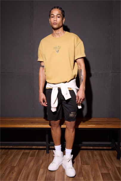 تيشيرت نص كم اوفر سايز برقبة مستديرة من شيكاغو بولز