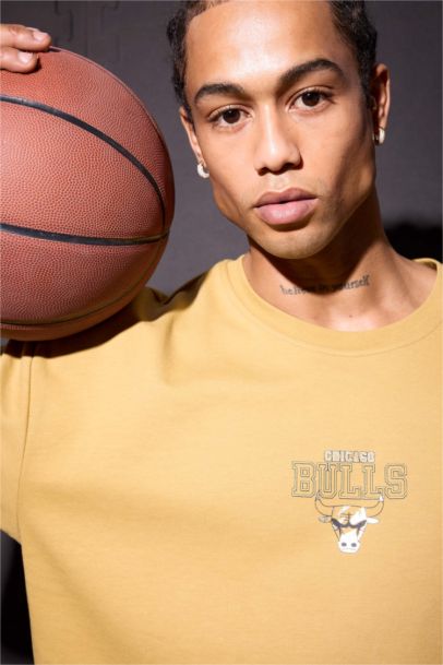 تيشيرت نص كم اوفر سايز برقبة مستديرة من شيكاغو بولز