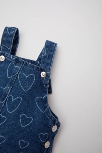 Salopette en jean à motifs de cœurs pour bébé fille