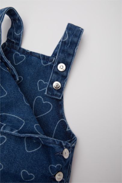 Salopette en jean à motifs de cœurs pour bébé fille
