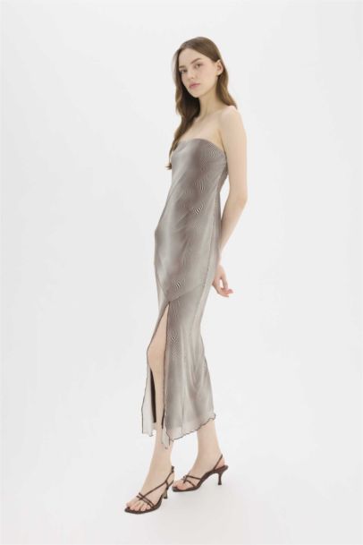 A Kesim Straplez Desenli Tül Yırtmaçlı Maxi Abiye Elbise