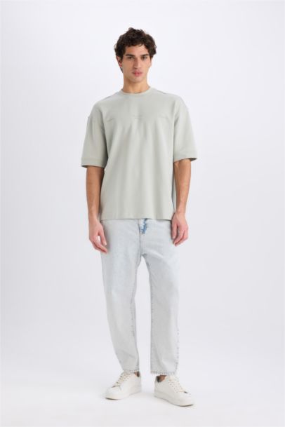 تيشيرت نص كم تقيل قصة فضفاضة بطبعة شعار