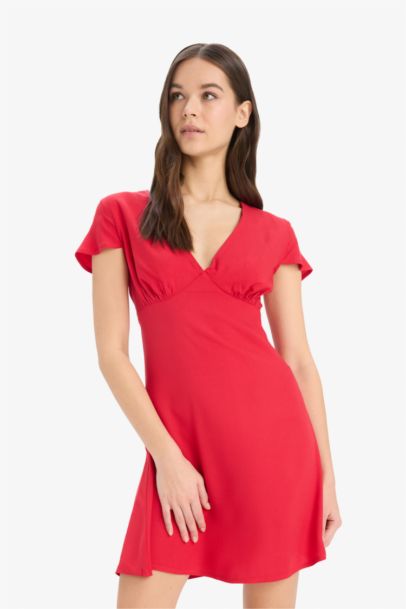 فستان نص كم قصير القماش المنسوج بياقة V