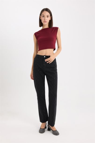 سروال جينز بخصر عالي و قصة مستقيمة