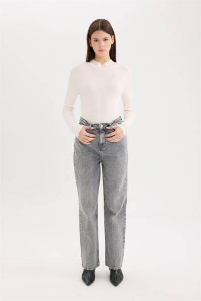 سروال جينز باهت قصة مستقيمة مزين بالأحجار