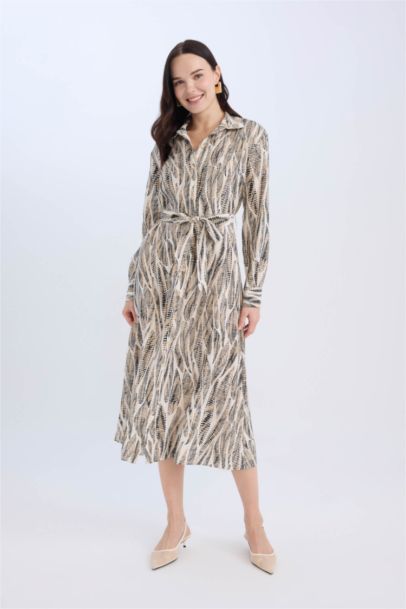 Robe longue imprimée à col V et manches longues Coupe régulière