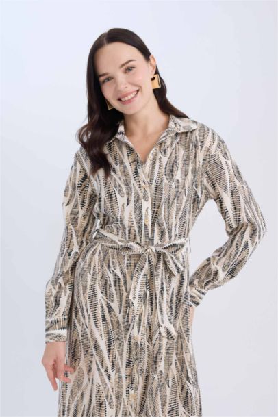 Robe longue imprimée à col V et manches longues Coupe régulière