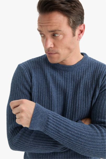 Standart Fit Bisiklet Yaka Basic Dokulu Triko Kazak