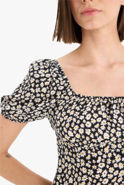 Mini Robe fleurie à col carré en viscose