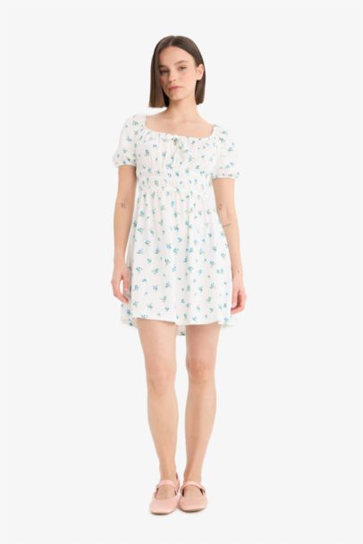 Kare Yaka Çiçekli Bürümcük Kısa Kollu Mini Yazlık Elbise