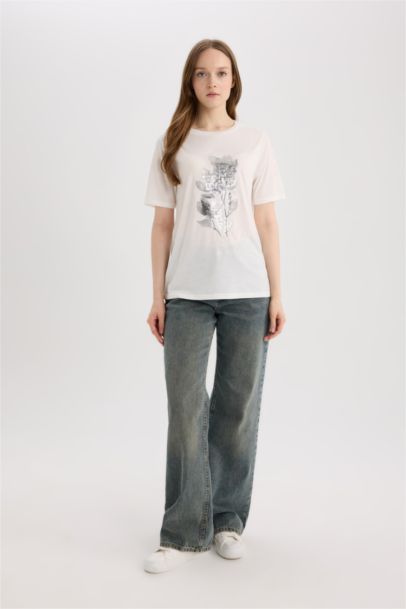 تيشيرت نص كم مطبوع قصة عادية بياقة مستديرة