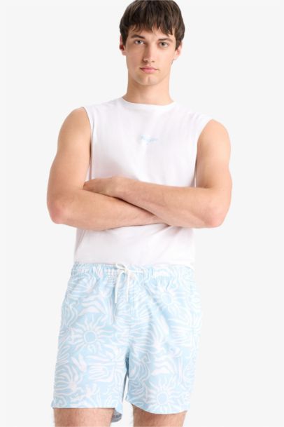 Short de bain court imprimé avec doublure filet