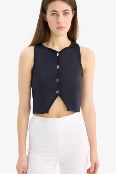 فيست تريكو اسود قصة عادية بأزرار