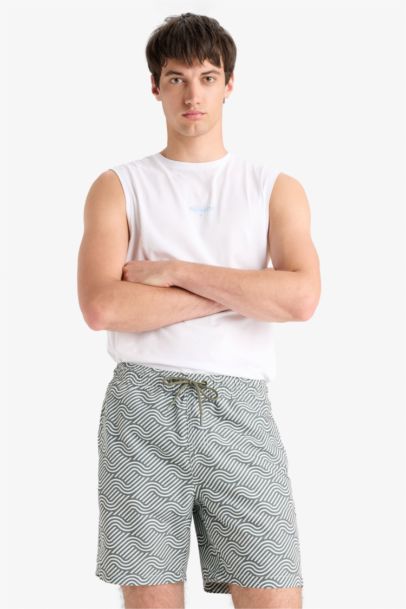 Short de bain au-dessus du genou imprimé avec doublure en filet