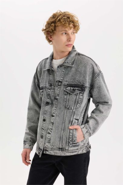 Джинсовая куртка свободного кроя оверсайз