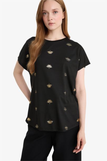 تيشيرت نص كم مطبوع قصة عادية برقبة مستديرة