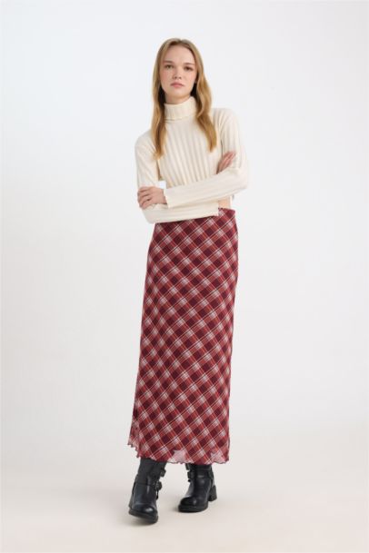 A Cut Patterned Normal Waist Tulle Maxi Skirt