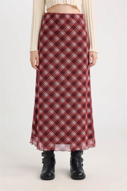 A Cut Patterned Normal Waist Tulle Maxi Skirt