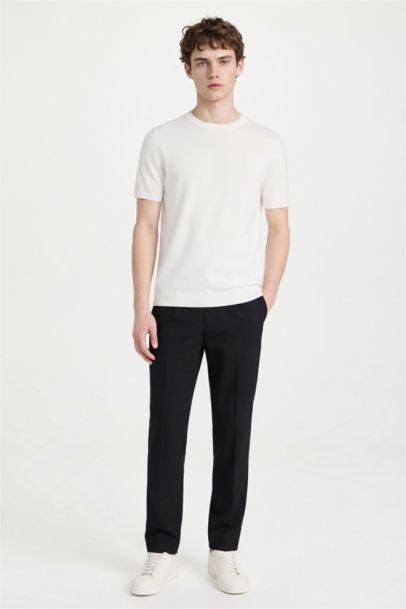 تيشيرت نص كم قصة عادية برقبة مستديرة