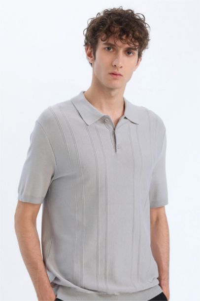 Футболка-поло стандартного кроя из трикотажа