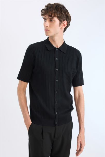 Футболка-поло стандартного кроя из трикотажа