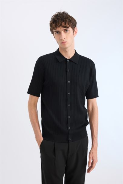 Футболка-поло стандартного кроя из трикотажа