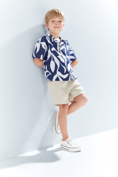 قميص أولاد نص كم مطبوع قصة عادية برقبة قميص