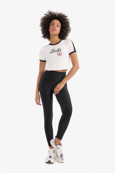 تي شيرت نص كم سليم فيت بياقة مستديرة من شيكاغو بولز