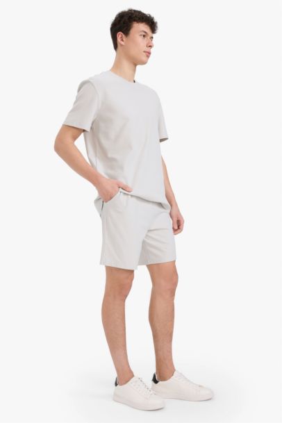 شورت من التول قصة مريحة بجيوب