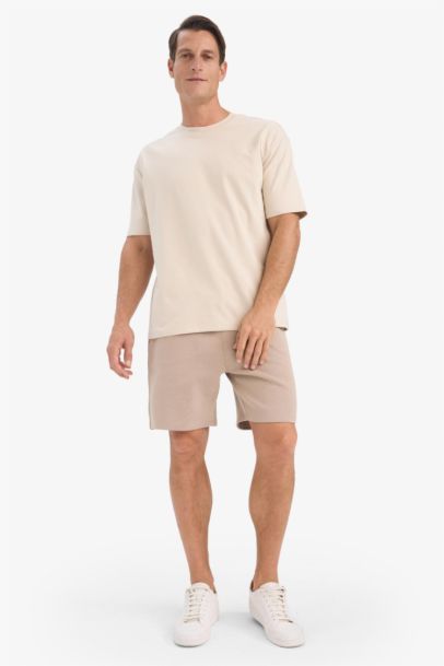 شورت قصة عادية بخصر مطاطي