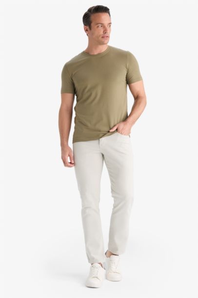 Slim Fit Dar Kesim Bisiklet Yaka Esnek Kumaş Kısa Kollu Tişört