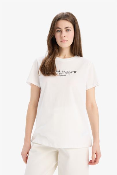 تيشيرت نص كم أبيض مطبوع قصة عادية برقبة مستديرة