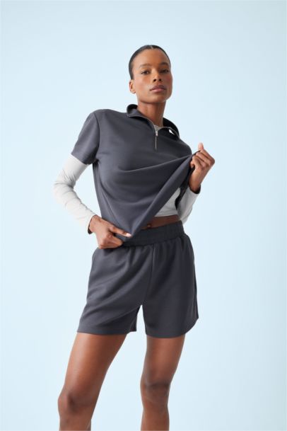 Спортивная футболка с коротким рукавом и стоячим воротником, стандартный крой