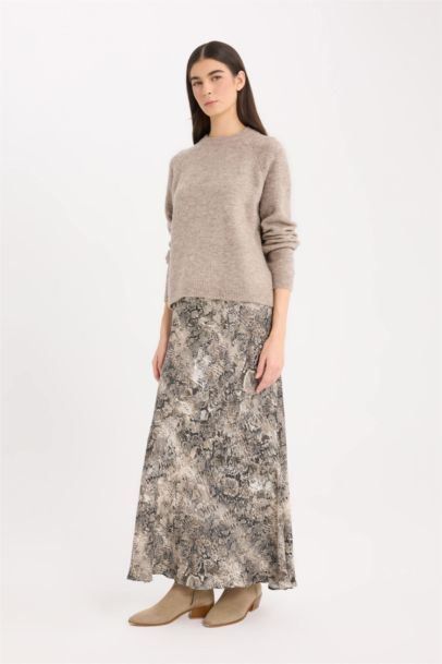 A Cut Snakeskin Patterned High Waist Satin Midi Skirt
