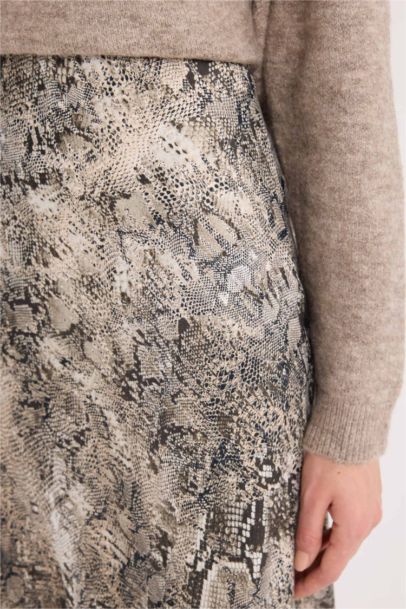 A Cut Snakeskin Patterned High Waist Satin Midi Skirt