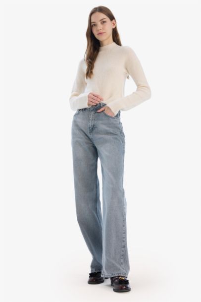 Pantalon Jean large taille haute à coupe droite