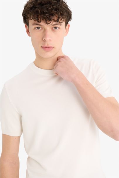 تيشيرت تريكو قصة عادية برقبة مستديرة