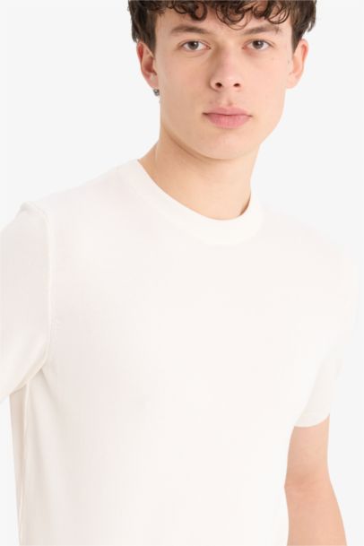 تيشيرت تريكو قصة عادية برقبة مستديرة