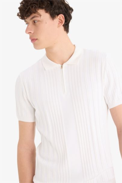 تيشيرت بولو من تريكو قصة عادية برقبة بولو