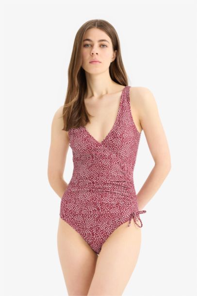 مايو سباحة منقط قصة عادية من Fall in Love