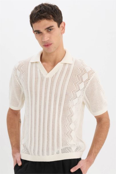 Трикотажная футболка-поло с коротким рукавом стандартного покроя