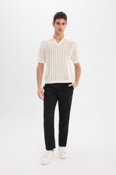 Трикотажная футболка-поло с коротким рукавом стандартного покроя