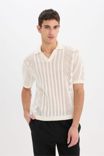 Трикотажная футболка-поло с коротким рукавом стандартного покроя