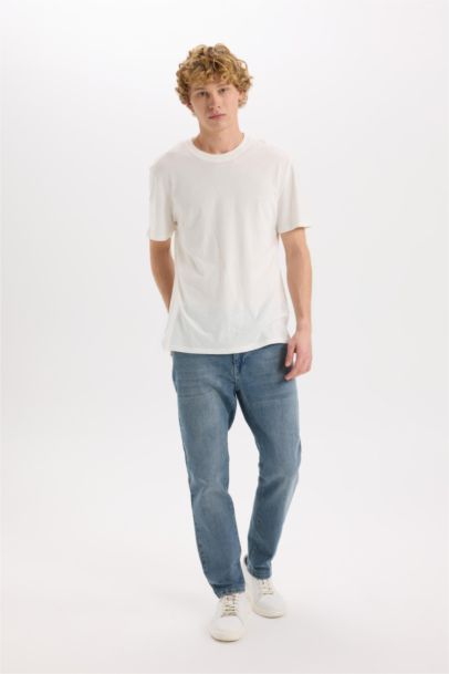 بنطلون جينز سليم فيت برجل ضيق