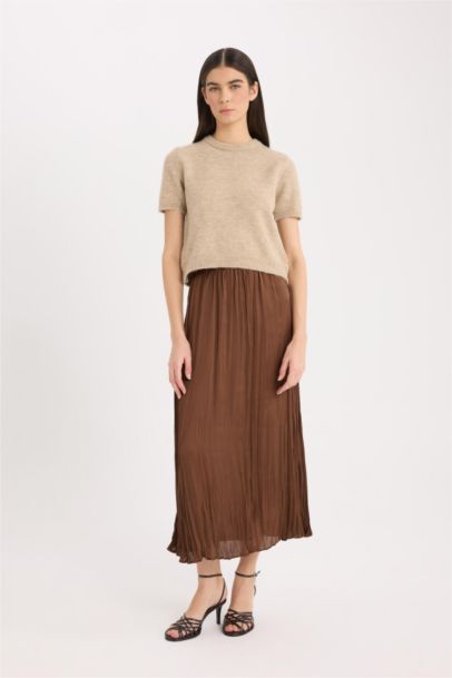 Jupe mi-longue en satin à taille haute Coupe évasée