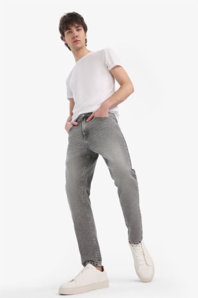 بنطلون جينز 90’S سليم فيت برجل ضيقة وخصر عالي رمادي