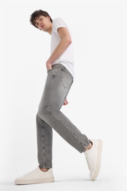 بنطلون جينز 90’S سليم فيت برجل ضيقة وخصر عالي رمادي